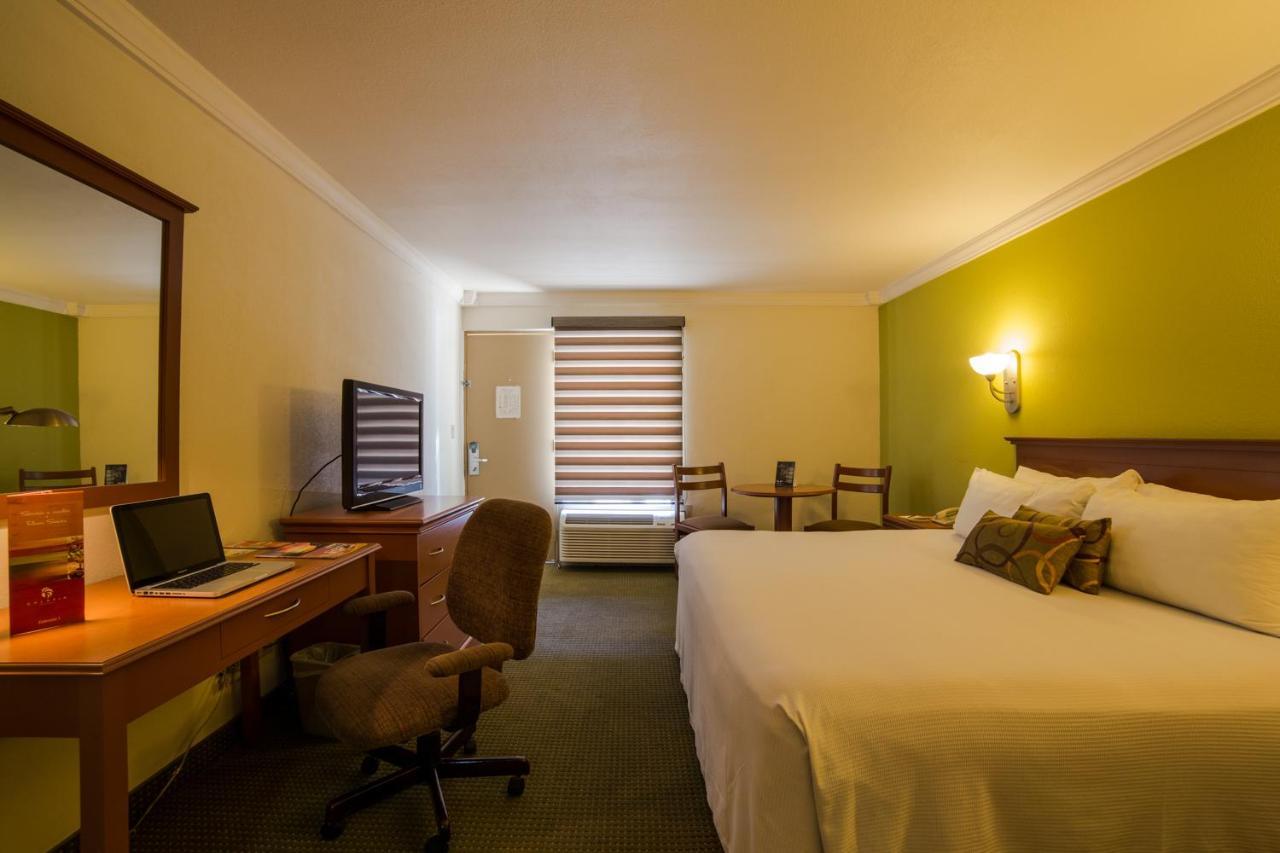 Hotel Calafia Mexicali Exterior photo